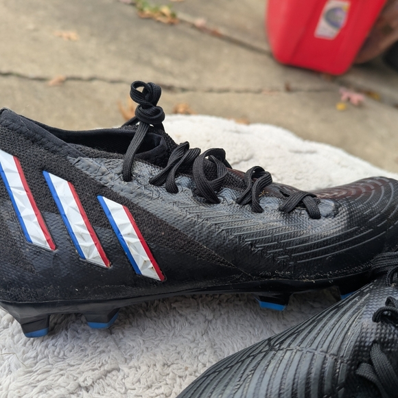 Men\'s Adidas Predator Soccer Cleats Size 6 main image 4